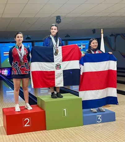 Vivian Luna gana 2 oro, plata y bronce en Torneo Iberoamericano de Boliche